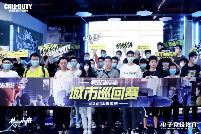 成为连接两 成为连接两